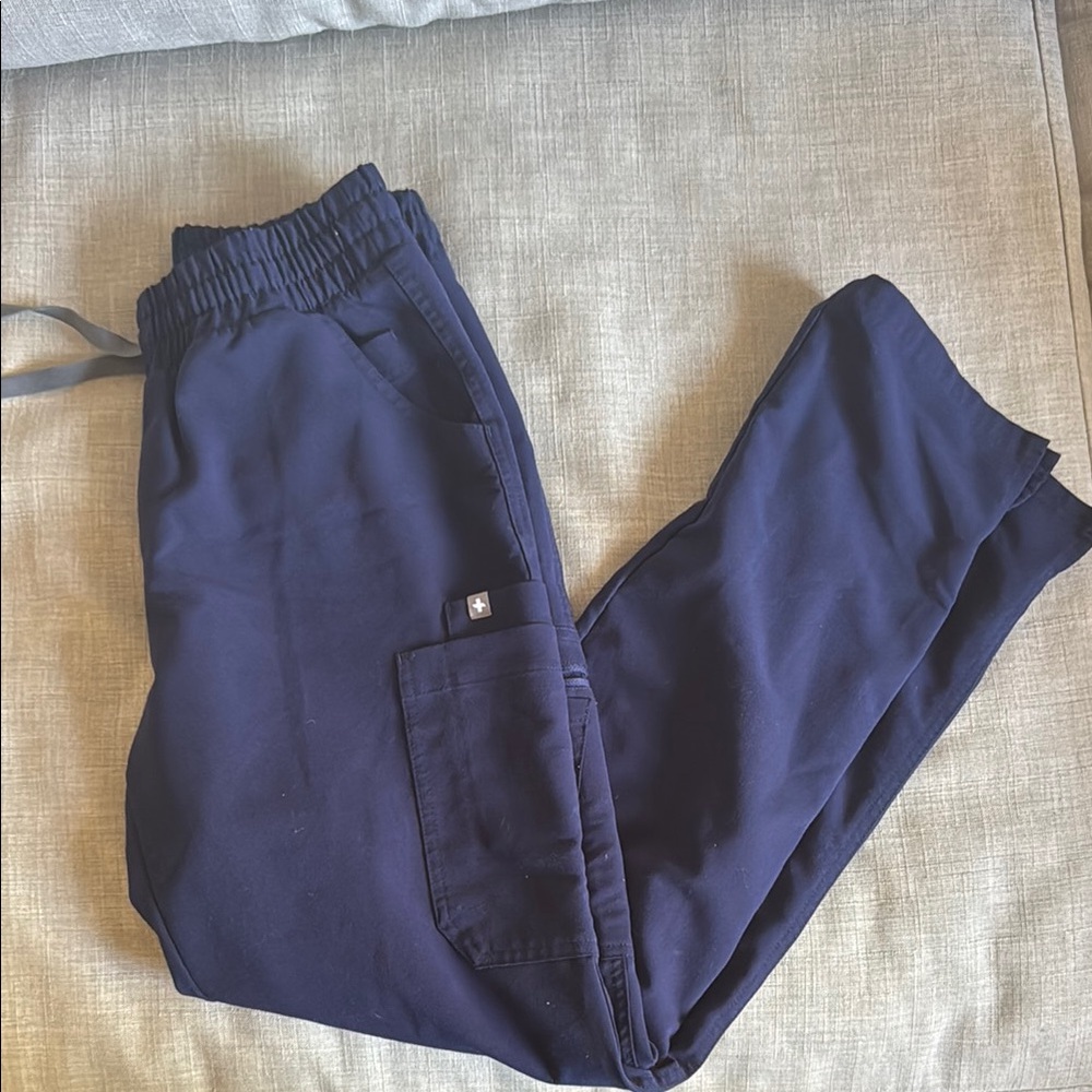 Women’s figs pants
